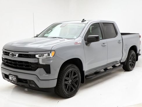 Used 2024 Chevrolet Silverado 1500 RST image 2