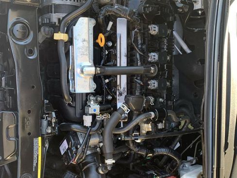 Used 2022 Nissan Versa S FWD image 9