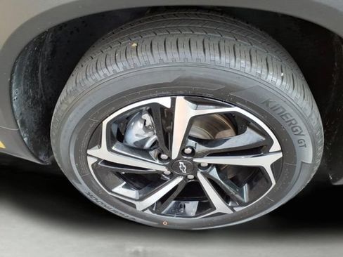 Used 2023 Chevrolet TrailBlazer RS w/ Convenience Package FWD image 9