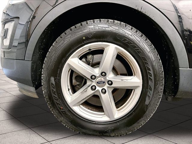 Used 2017 Ford Explorer XLT w/ Equipment Group 202A AWD/4WD image 8