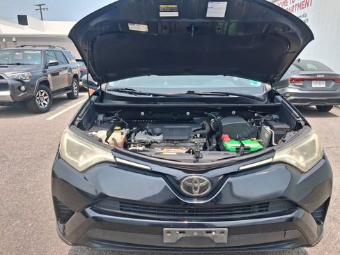 Used 2017 Toyota RAV4 LE AWD/4WD image 9