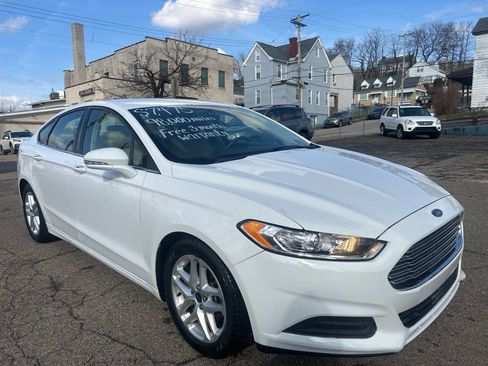 Used 2015 Ford Fusion SE FWD image 4