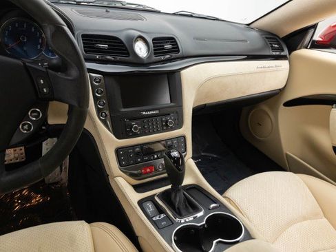 Used 2015 Maserati GranTurismo Sport image 28