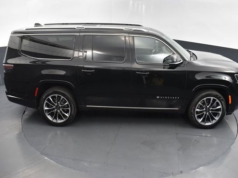 Used 2023 Jeep Wagoneer L Series III w/ Premium Group I image 15