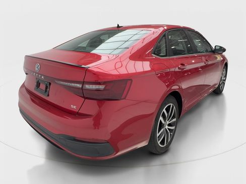 Used 2025 Volkswagen Jetta SE FWD image 12