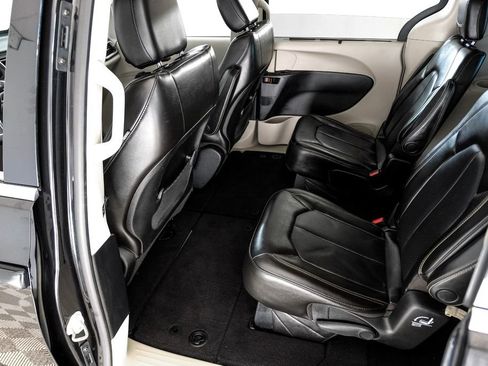 Used 2020 Chrysler Voyager Lxi image 38