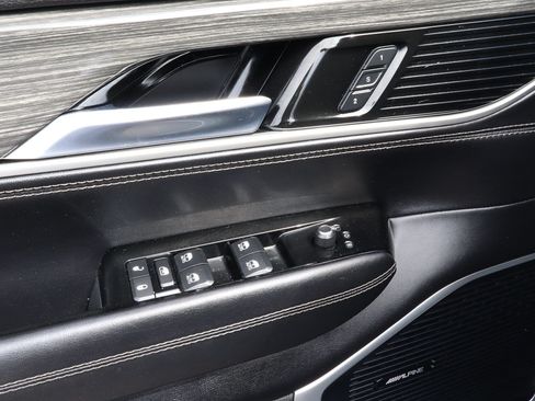 Used 2022 Jeep Wagoneer Series II AWD/4WD image 16