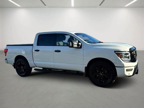 Used 2023 Nissan Titan SV w/ SV Convenience Package image 6