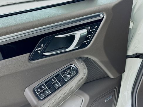 Used 2021 Porsche Macan image 19