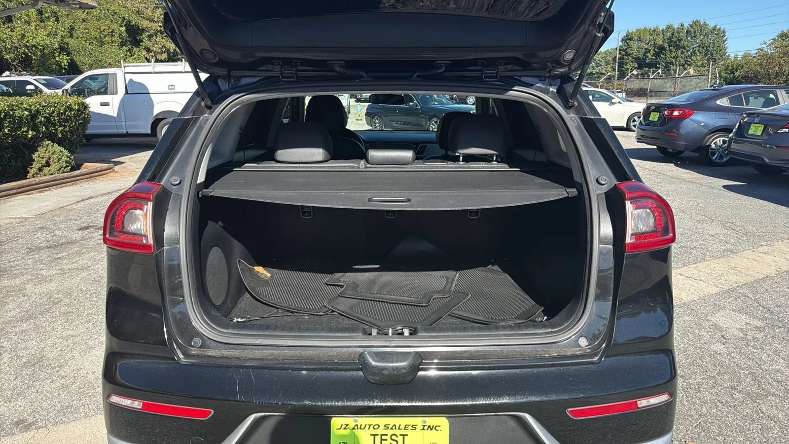 Used 2017 Kia Niro FWD image 16