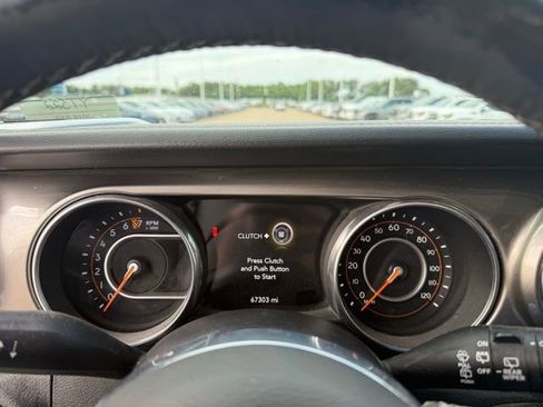 Used 2018 Jeep Wrangler Unlimited Sahara w/ LED Lighting Group AWD/4WD image 14