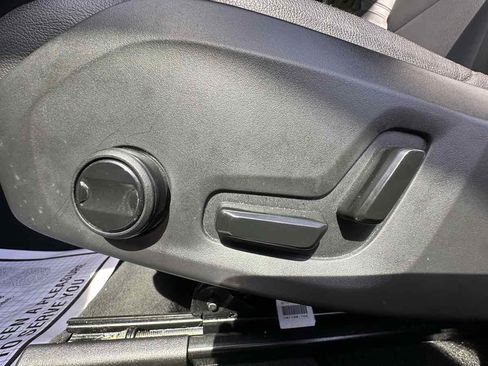 Used 2023 Volvo XC60 B5 Core image 12