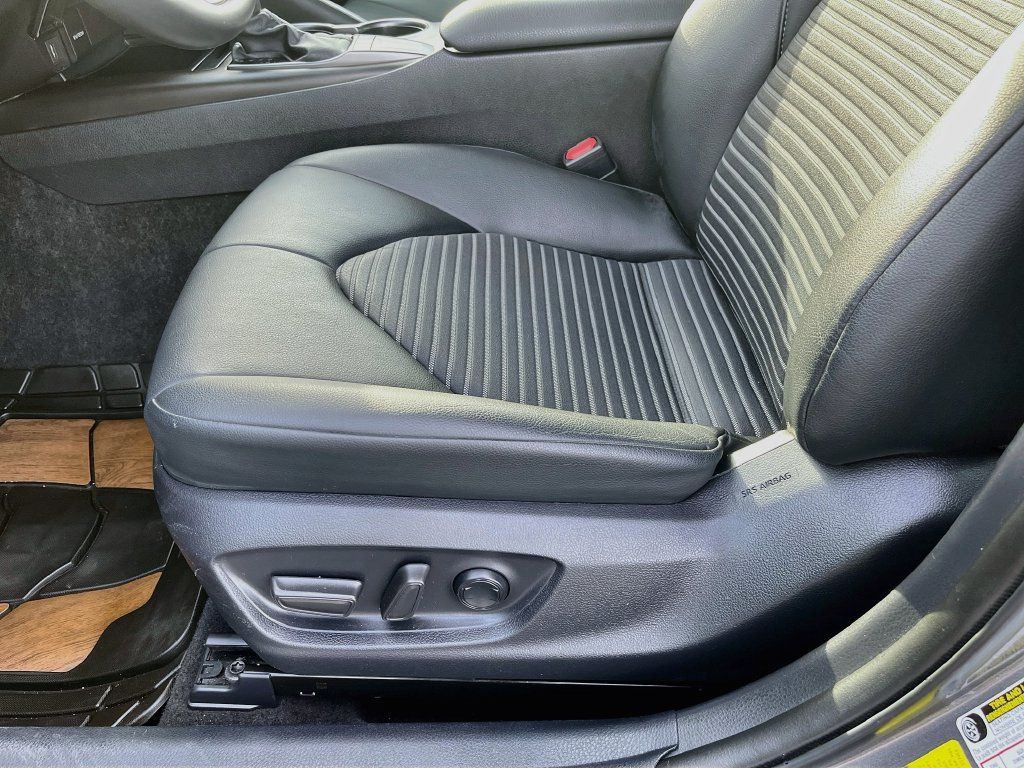 Used 2023 Toyota Camry SE FWD image 18