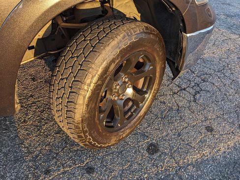 Used 2015 RAM 1500 Laramie w/ Convenience Group image 10