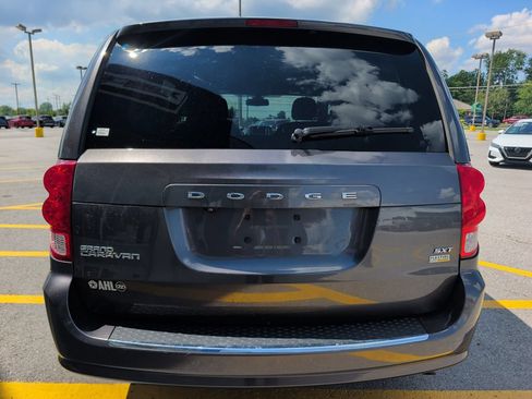 Used 2019 Dodge Grand Caravan SXT FWD image 6