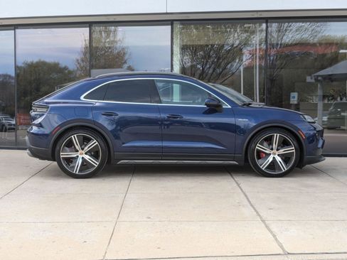 New 2025 Porsche Macan 4S Electric image 8