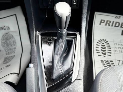 Used 2015 Toyota Corolla LE FWD image 18
