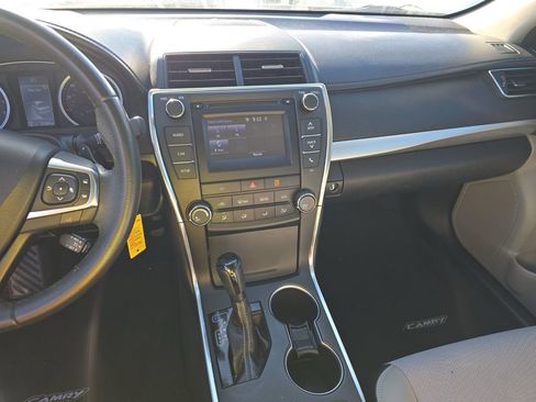 Used 2017 Toyota Camry SE image 9