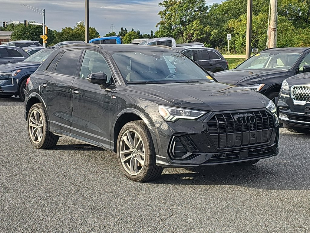 Certified 2025 Audi Q3 2.0T Premium w/ Convenience Package AWD/4WD image 1
