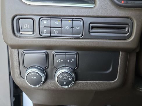 Used 2022 GMC Yukon XL SLT w/ SLT Luxury Package image 37