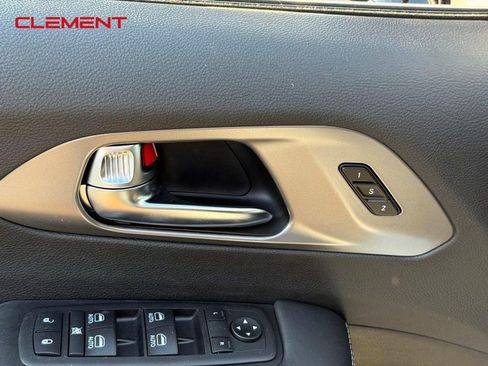 New 2026 Chrysler Pacifica Select image 12