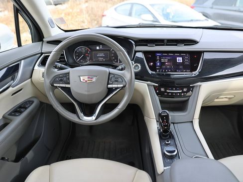 Used 2024 Cadillac XT6 Premium Luxury image 17