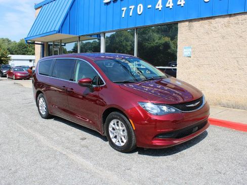 Used 2021 Chrysler Voyager LX image 1