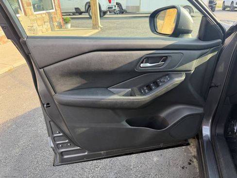 Used 2025 Nissan Rogue SV AWD/4WD image 13