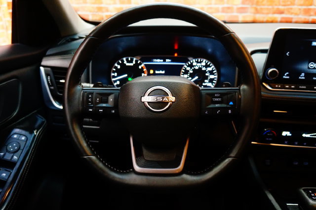 Used 2025 Nissan Rogue SV AWD/4WD image 11