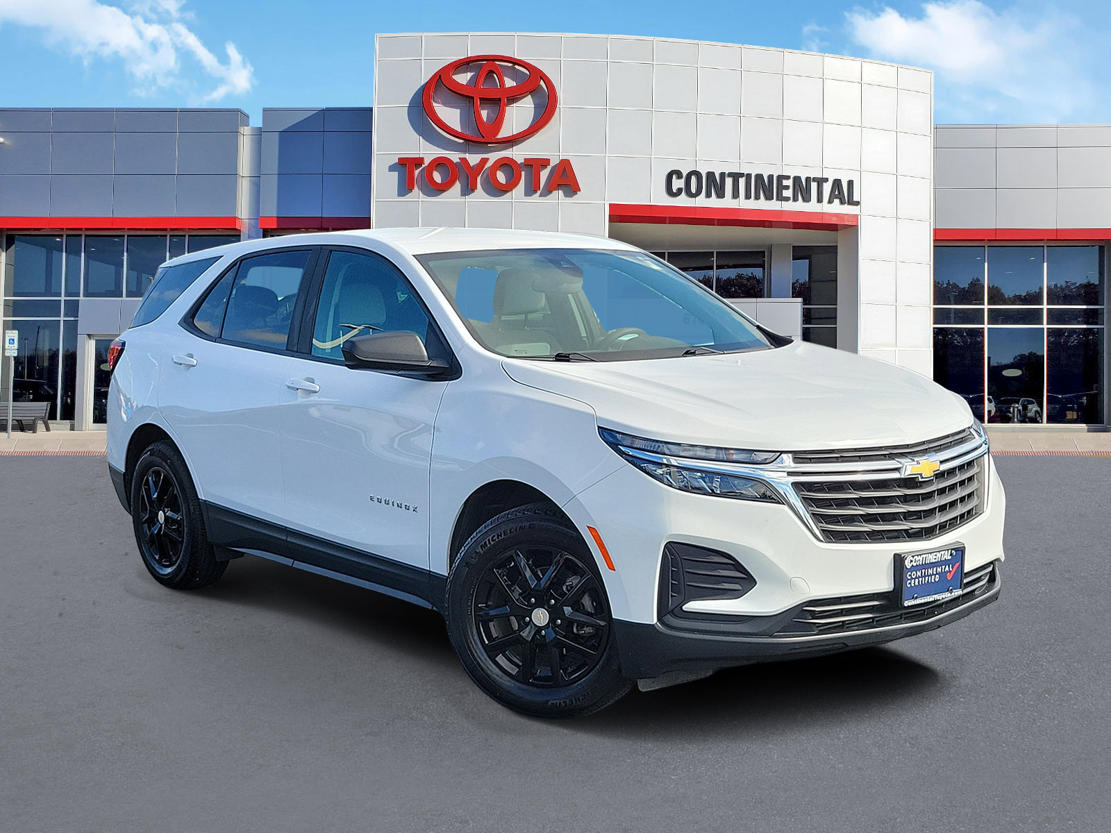 Used 2024 Chevrolet Equinox LS w/ LS Convenience Package FWD image 2