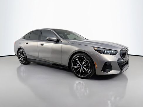 New 2026 BMW 530i w/ Executive Package image 3