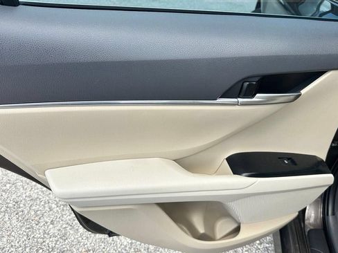 Used 2018 Toyota Camry LE FWD image 21