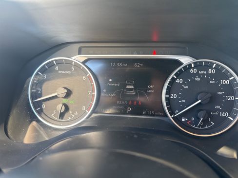 Used 2021 Nissan Rogue SV image 2