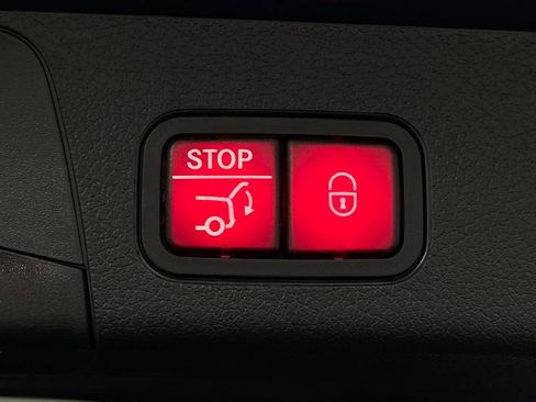 Used 2026 Mercedes-Benz GLB 250 4MATIC image 6