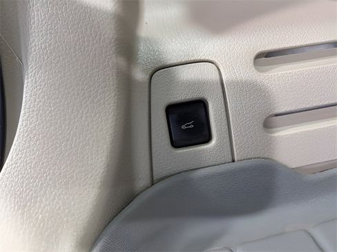 Used 2014 Lincoln MKX FWD w/ Equipment Group 101A image 34