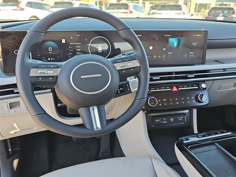 New 2025 Hyundai Tucson Limited image 16