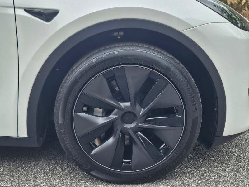 Used 2025 Tesla Model Y Long Range AWD/4WD image 17