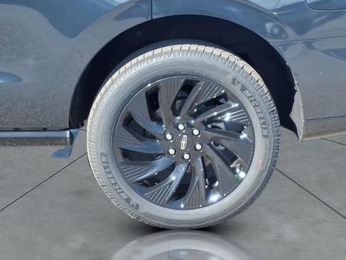 New 2026 Lincoln Navigator Reserve AWD/4WD image 4