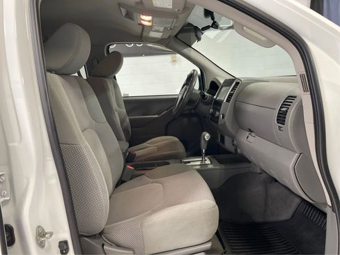 Used 2019 Nissan Frontier SV image 14