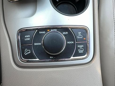 Used 2014 Jeep Grand Cherokee Overland w/ Advanced Technology Group AWD/4WD image 14