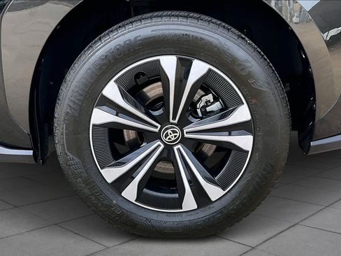 Used 2023 Toyota bZ4X XLE image 18