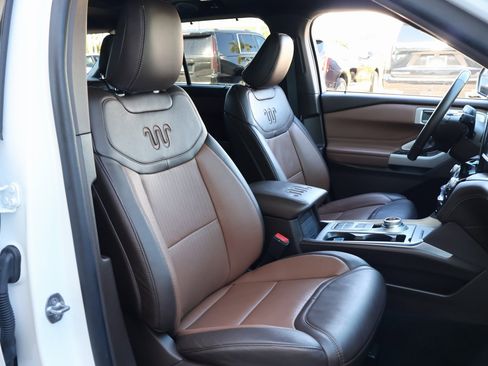 Used 2024 Ford Explorer King Ranch w/ Technology Package image 22