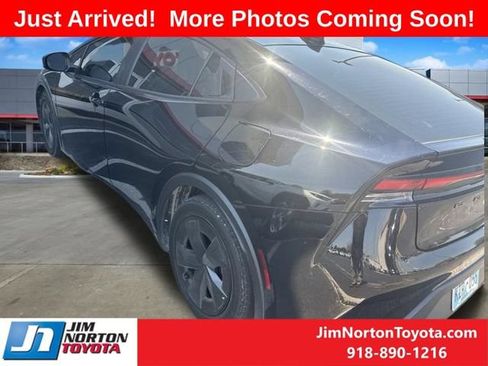 Used 2023 Toyota Prius LE FWD image 6