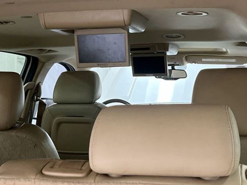 Used 2011 Chevrolet Suburban LTZ AWD/4WD image 30