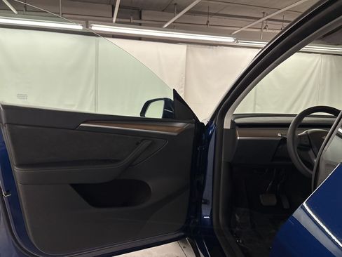 Used 2024 Tesla Model Y Long Range AWD/4WD image 26