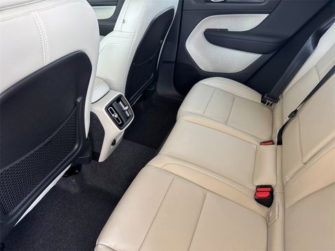 New 2026 Volvo XC40 B5 Ultra image 11