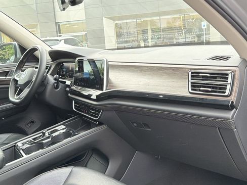 Used 2024 Volkswagen Atlas SEL AWD/4WD image 20