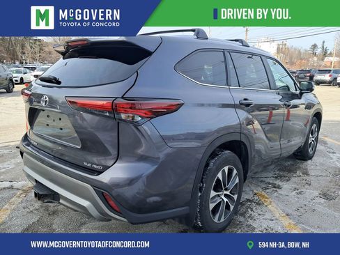 Used 2024 Toyota Highlander XLE image 4