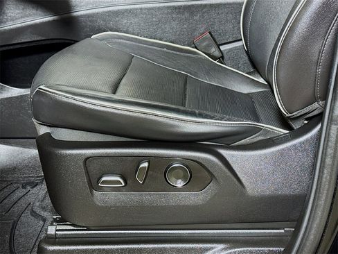 Used 2021 Cadillac Escalade ESV Premium Luxury image 18