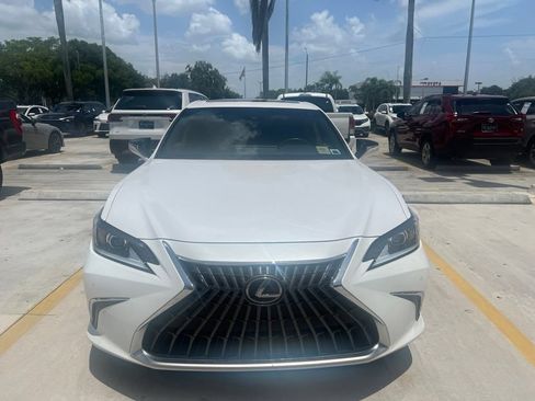 Certified 2023 Lexus ES 300h w/ Premium Package FWD image 3